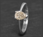 Preview: Diamant Solitär Ring, 0,98ct Tropfen-Schliff, 585 Weißgold