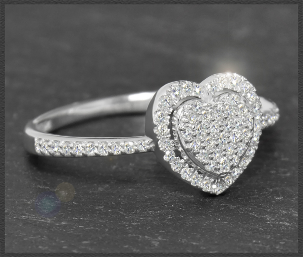 Preview: Herz Ring mit 0,45ct Diamanten, 10K Gold