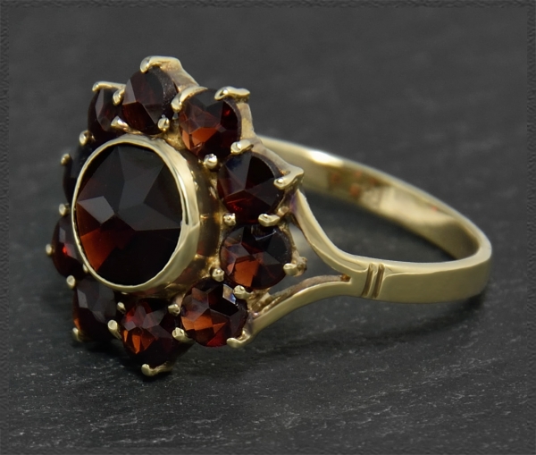 3ct böhmische rote Granate Ring, 333 Gold, Antik