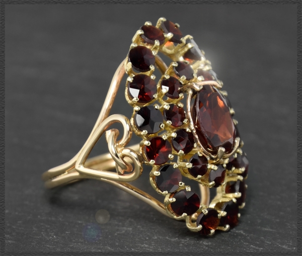 Granat 333 Gold Ring, 10ct rote Granate, Vintage