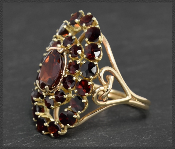 Granat 333 Gold Ring, 10ct rote Granate, Vintage