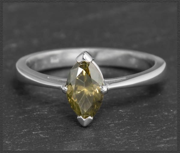 Diamant Solitär Ring, 0,94ct im Navette-Schliff, 585 Gold