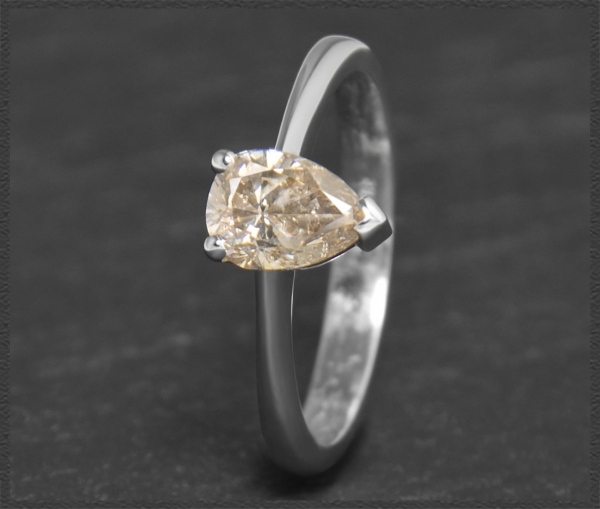 Diamant Solitär Ring, 0,98ct Tropfen-Schliff, 585 Weißgold