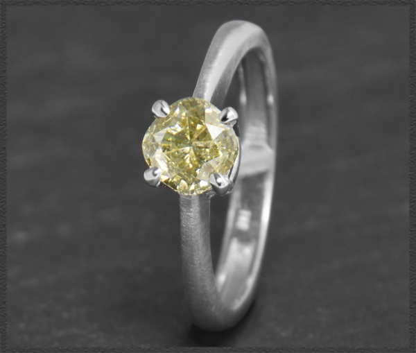 Diamant Ring mit 0,82ct in grüngelb, 585 Weißgold