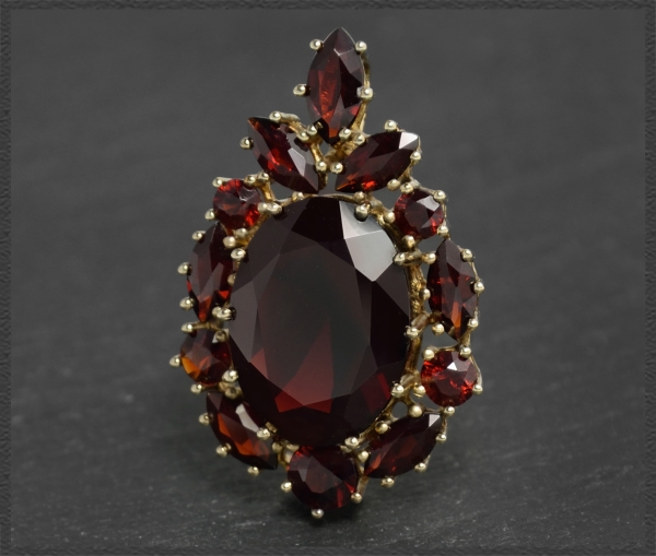 Granat Anhänger mit 12,5ct, aus 333 Gold, Antik