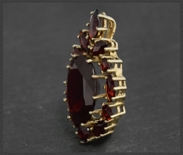 Granat Anhänger mit 12,5ct, aus 333 Gold, Antik