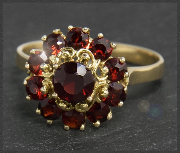 Antiker 1,70ct Granat 333 Gold Ring, Handarbeit