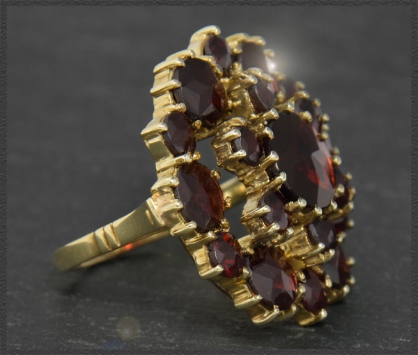 Ring, 9,20ct rote Granate, 333 Gold, Antik Cocktailring
