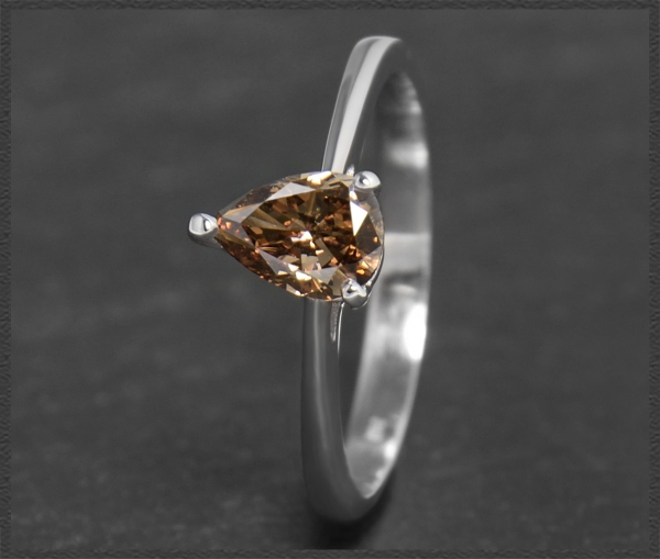 Diamant Tropfen Solitär Ring mit 0,81ct, 585 Gold