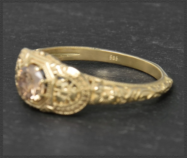 Jugendstil Design Ring, 0,54ct champagner Brillant