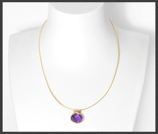 Amethyst mit 8ct, 585 Gold Collier, Omega Kette