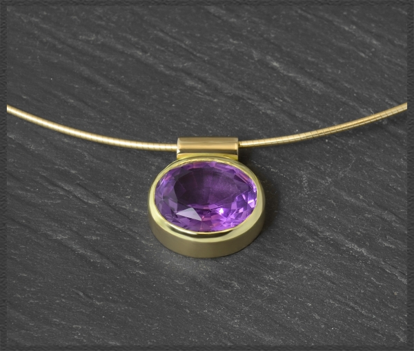 Amethyst mit 8ct, 585 Gold Collier, Omega Kette