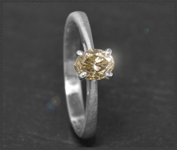 Diamant Ring 0,82ct, Fancy Cut Ovalschliff, 585 Gold
