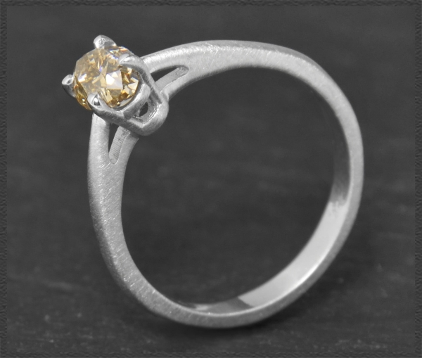 Diamant Ring 0,82ct, Fancy Cut Ovalschliff, 585 Gold