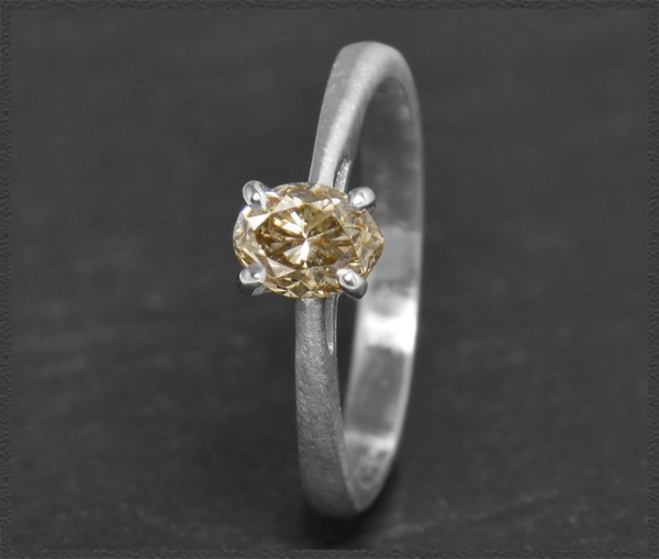 Diamant Ring 0,82ct, Fancy Cut Ovalschliff, 585 Gold