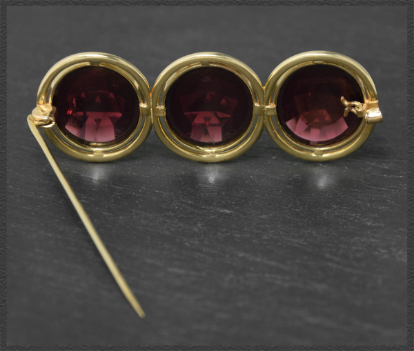 Vintage Brosche mit 27ct Granaten, 585 Gelbgold
