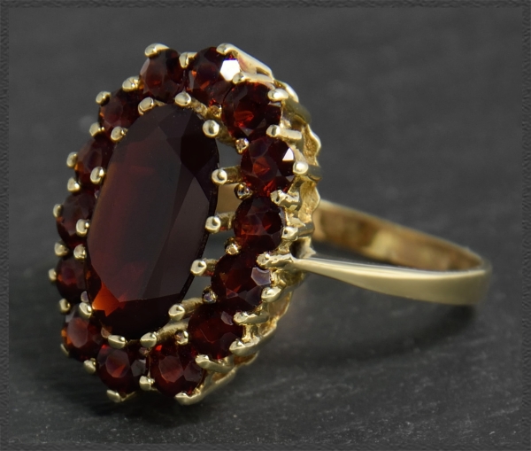 Vintage Ring, 5,40ct Granate, 333 Gold, um 1960