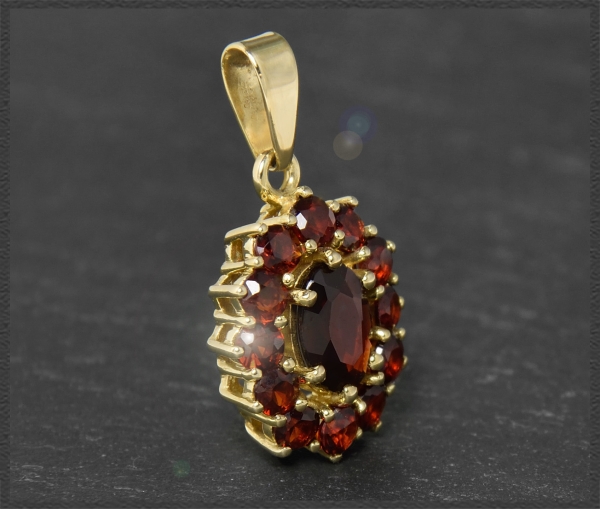 Gold Granat Anhänger mit 1,90ct, 333 Gelbgold