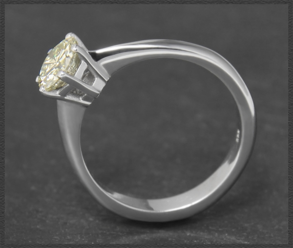 Diamant Solitär Ring, 0,75ct zart gelb, 585 Weißgold