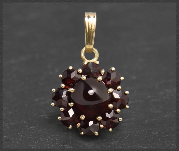 Granat Anhänger mit 4,80ct, 333 Gelbgold, Antik