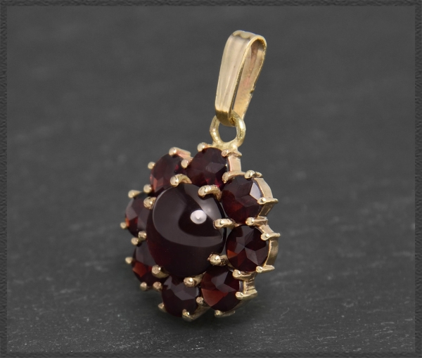 Granat Anhänger mit 4,80ct, 333 Gelbgold, Antik