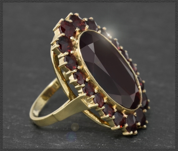 Preview: Vintage 333 Gelbgold Ring mit 15,20ct Granaten