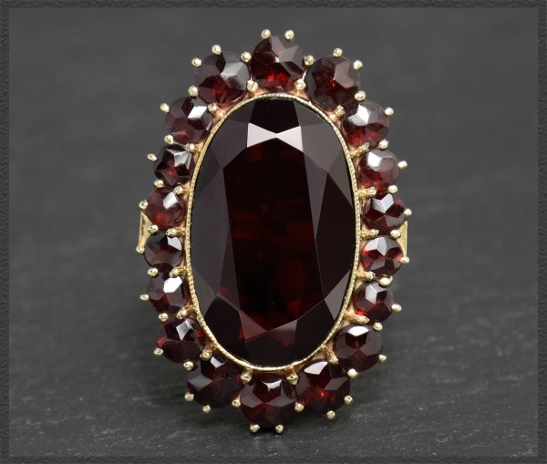 Preview: Vintage 333 Gelbgold Ring mit 15,20ct Granaten