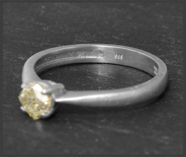 Diamant Ring, 0,62ct Fancy Yellow gelb, 585 Weißgold