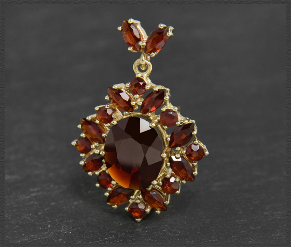 Preview: Granat Anhänger mit 5,80ct in 333 Gelbgold, Vintage