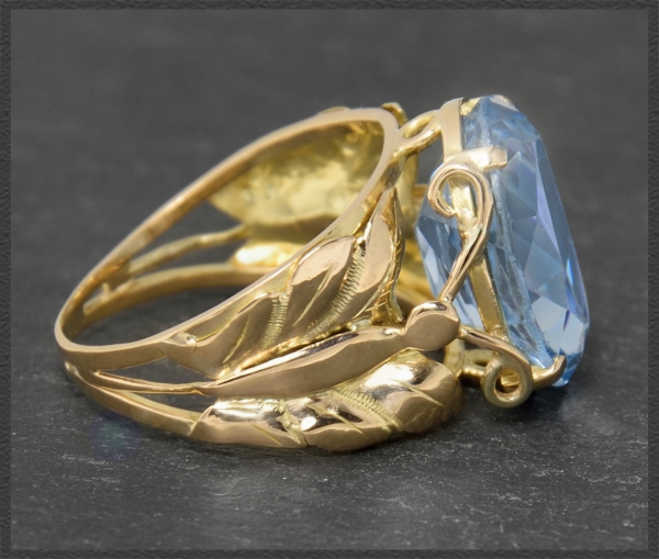 Preview: Antiker 8ct Topas Ring "Schmetterling" aus 750 Gold