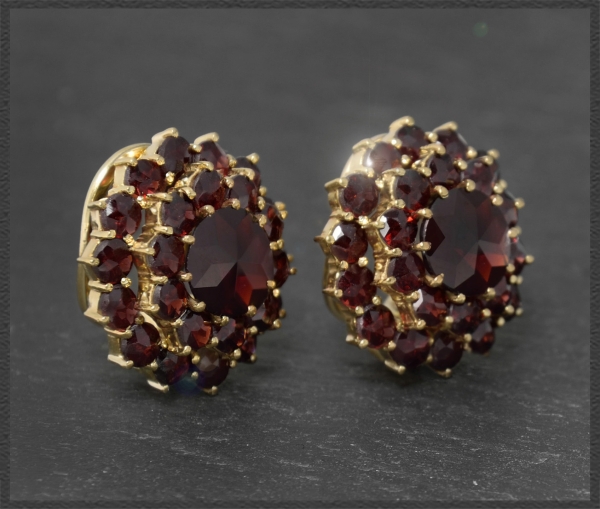 Ohrclips mit 7,80ct Granaten, 333 Gelbgold, Vintage