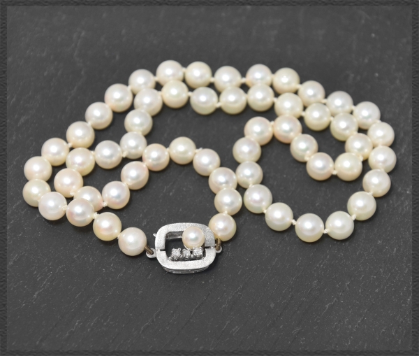 Akoya-Perlen Collier, 585 Weißgold & Diamant Verschluss