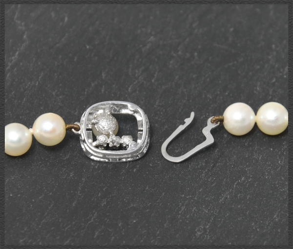 Akoya-Perlen Collier, 585 Weißgold & Diamant Verschluss