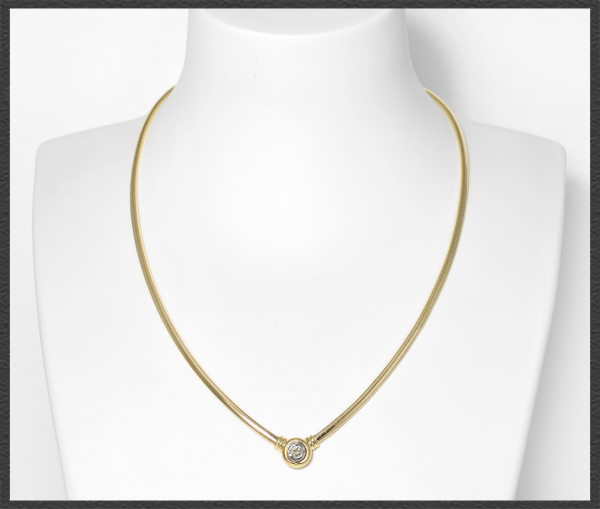 Collier aus 750 Gold, lupenreiner 0,26ct Solitär Brillant