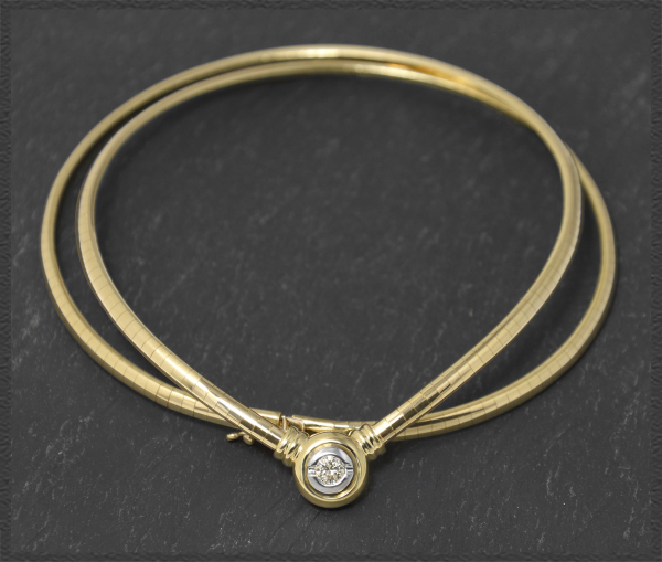 Collier aus 750 Gold, lupenreiner 0,26ct Solitär Brillant