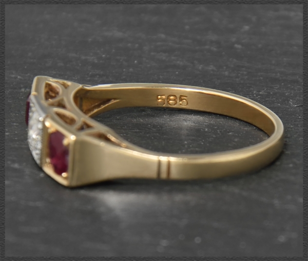 Antiker 1,30ct Diamant & Rubin Trilogie Ring, 585 Gold
