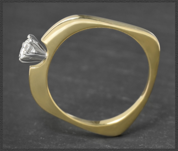 Designer Brillant Ring mit 0,27ct Solitär, 750 Gold