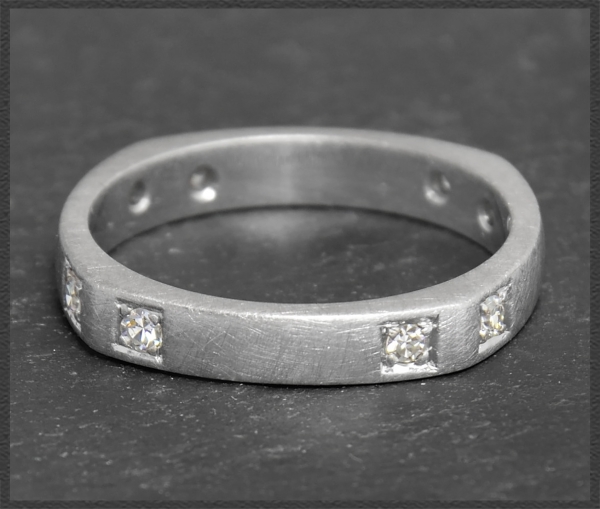 Preview: Diamant & 585 Gold Ring mit 0,16ct, Eternityring