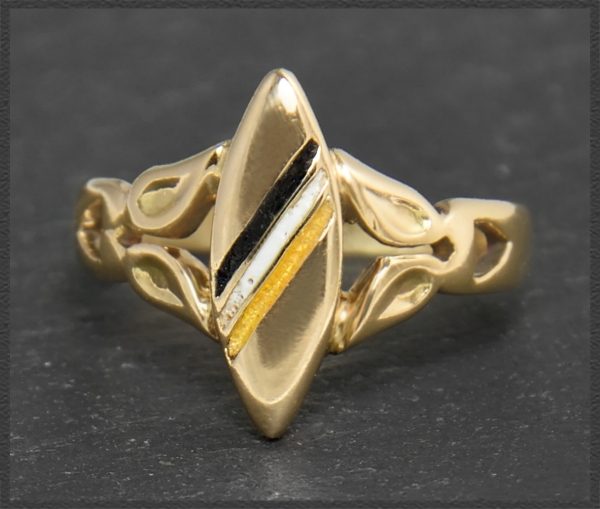 Preview: Antiker Ring mit Email Verzierung, 585 Gold, um 1900
