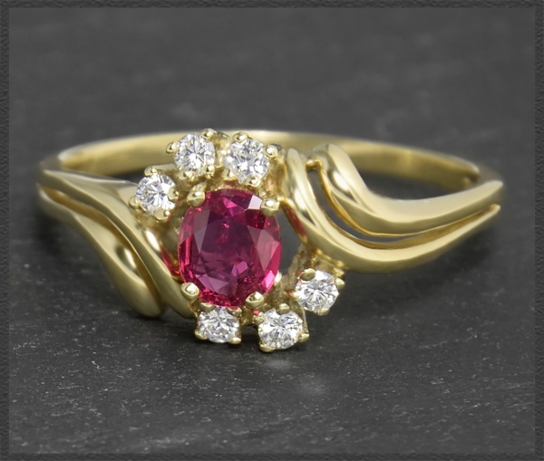 Preview: Diamant & Rubellit Ring mit 0,68ct, 585 Gelbgold