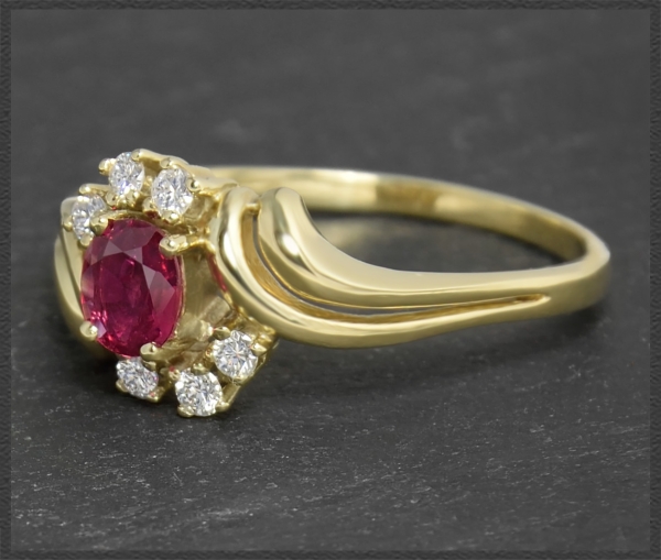 Diamant & Rubellit Ring mit 0,68ct, 585 Gelbgold