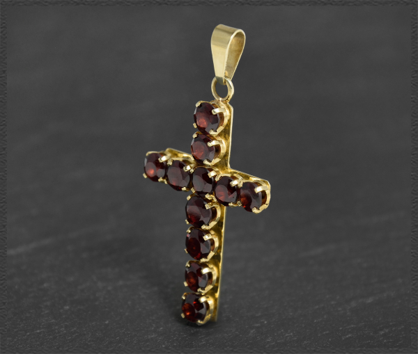 Kreuz Anhänger mit 5,50ct Granate, in 333 Gelbgold