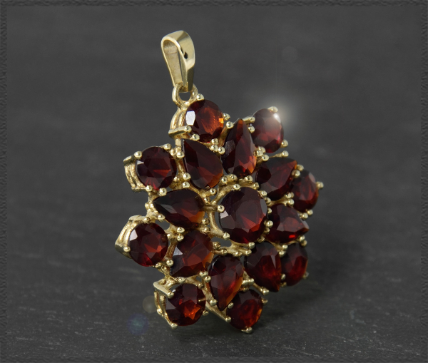 Preview: Anhänger mit 9,70ct Granate, 333 Gelbgold, Vintage
