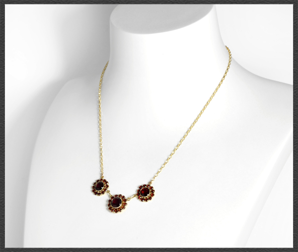 Vintage 333 Gold Collier; 4,60ct rote Granate