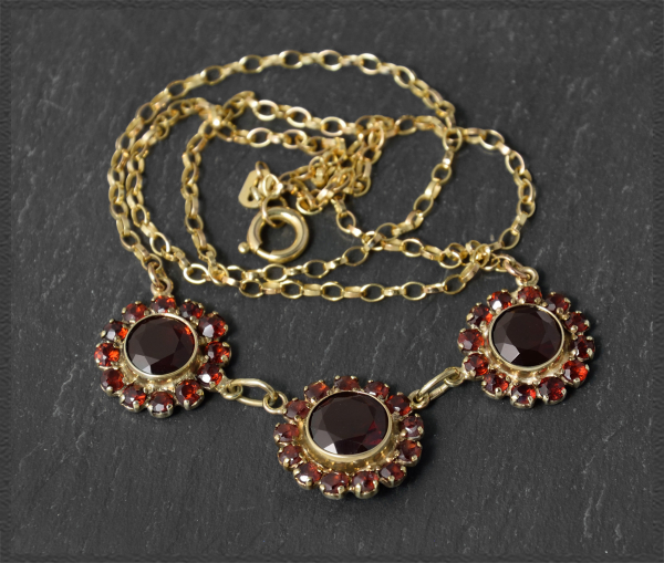 Vintage 333 Gold Collier; 4,60ct rote Granate