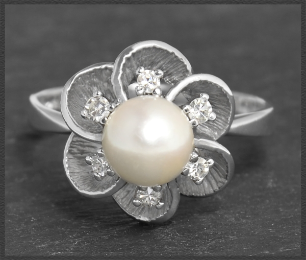 Diamant & Perlen Blumen Ring, 585 Weißgold, Vintage
