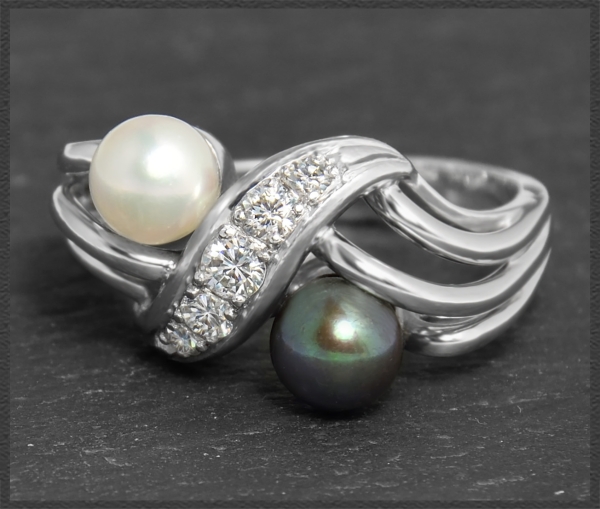 Tahiti & Akoya Perlen Ring mit Diamanten, 585 Weißgold