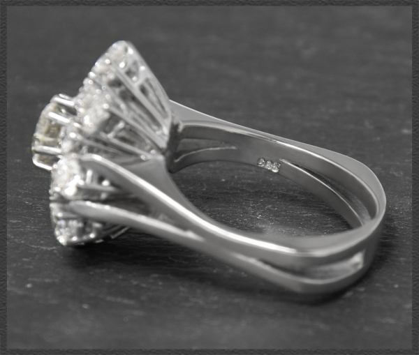Ring mit 1,85ct lupenreinen Brillanten, 585 Weißgold