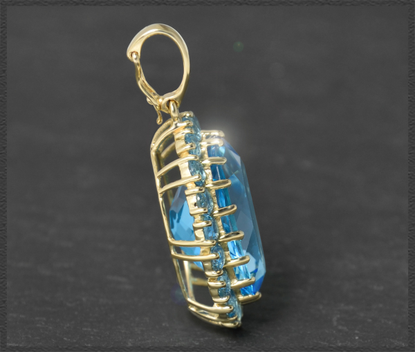 Preview: Anhänger mit 18ct Topas blau & hellblau, 333 Gelbgold
