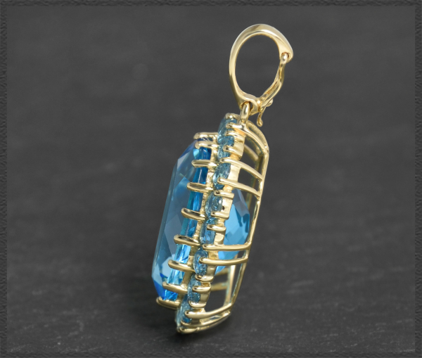 Anhänger mit 18ct Topas blau & hellblau, 333 Gelbgold